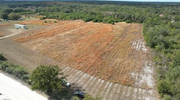 a outdoor space with mountain view