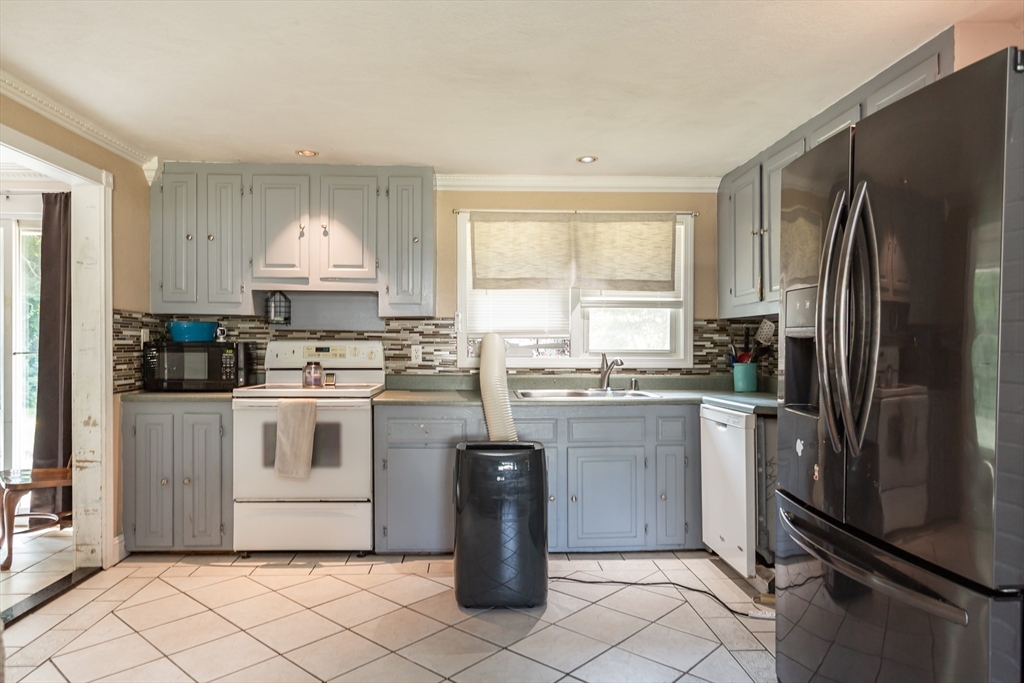 79 Edward Road Raynham, MA 02767 - Photo 5 of 23 Gallery Image 5