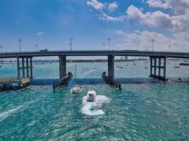 $4,000 | 2640 Lake Shore Drive, Unit 115, Riviera Beach, FL 33404