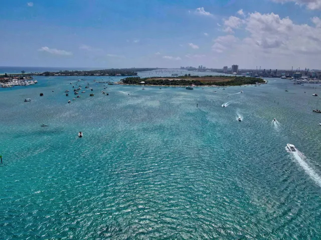 $4,000 | 2640 Lake Shore Drive, Unit 115, Riviera Beach, FL 33404