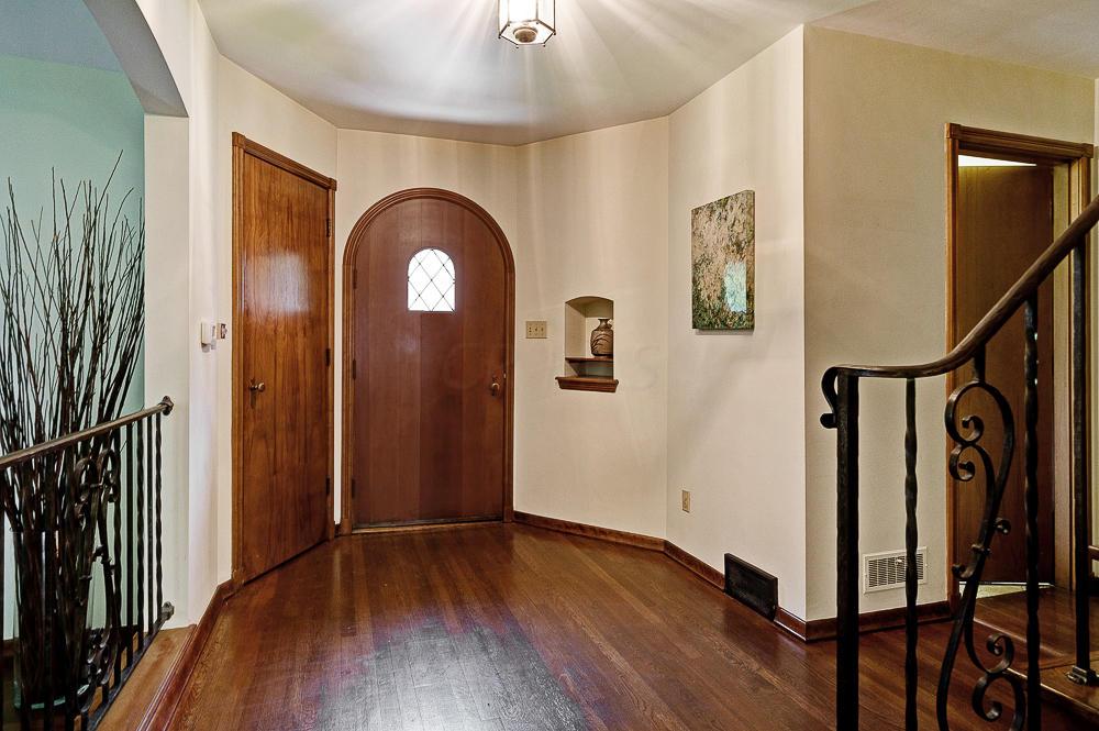 4860 Rustic Bridge Road Columbus, OH 43214 - Photo 4 of 35 Gallery Image 4