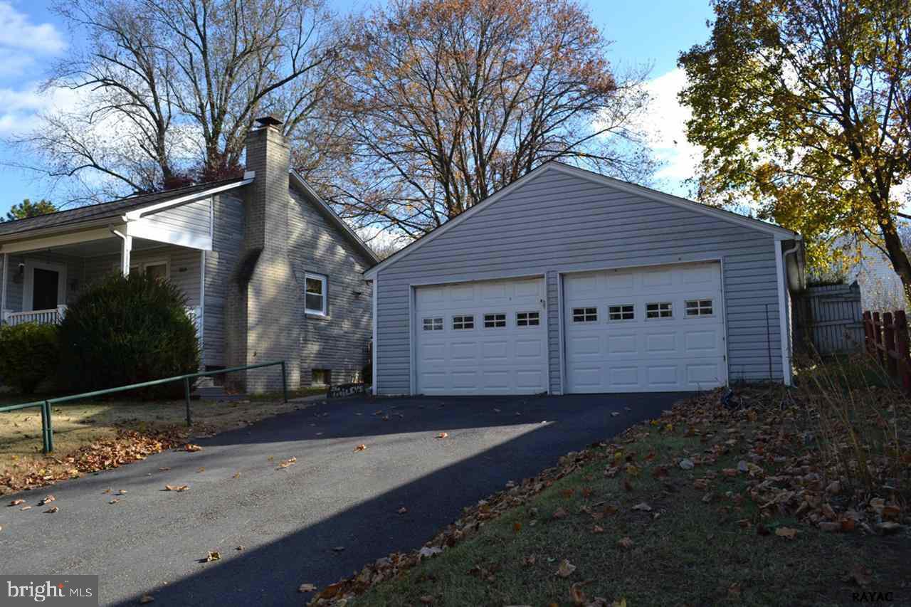 1004 Front Street Delta, PA 17314 - Photo 3 of 7