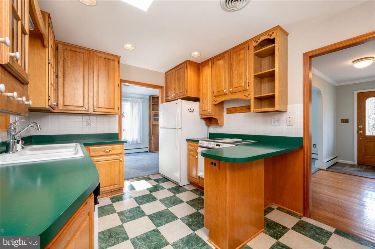 162 Sillery Bay Road Pasadena, MD 21122 - Photo 18 of 41 a kitchen with stainless steel appliances granite countertop a refrigerator and a stove top oven