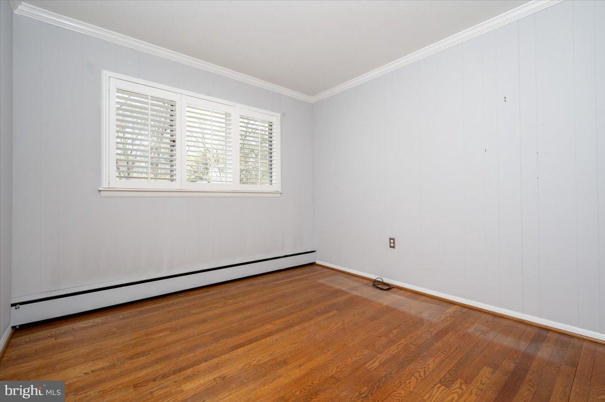 162 Sillery Bay Road Pasadena, MD 21122 - Photo 23 of 41 an empty room with a window