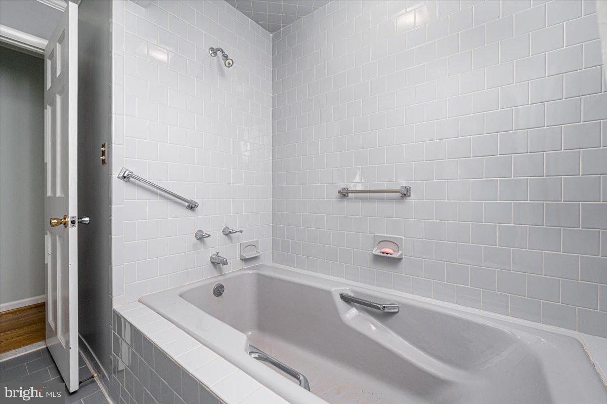 162 Sillery Bay Road Pasadena, MD 21122 - Photo 29 of 41 a bathroom with a tub and a shower
