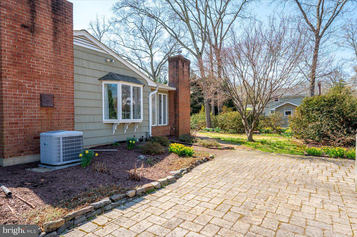 162 Sillery Bay Road Pasadena, MD 21122 - Photo 5 of 41 a front view of a house with a yard and shrubs