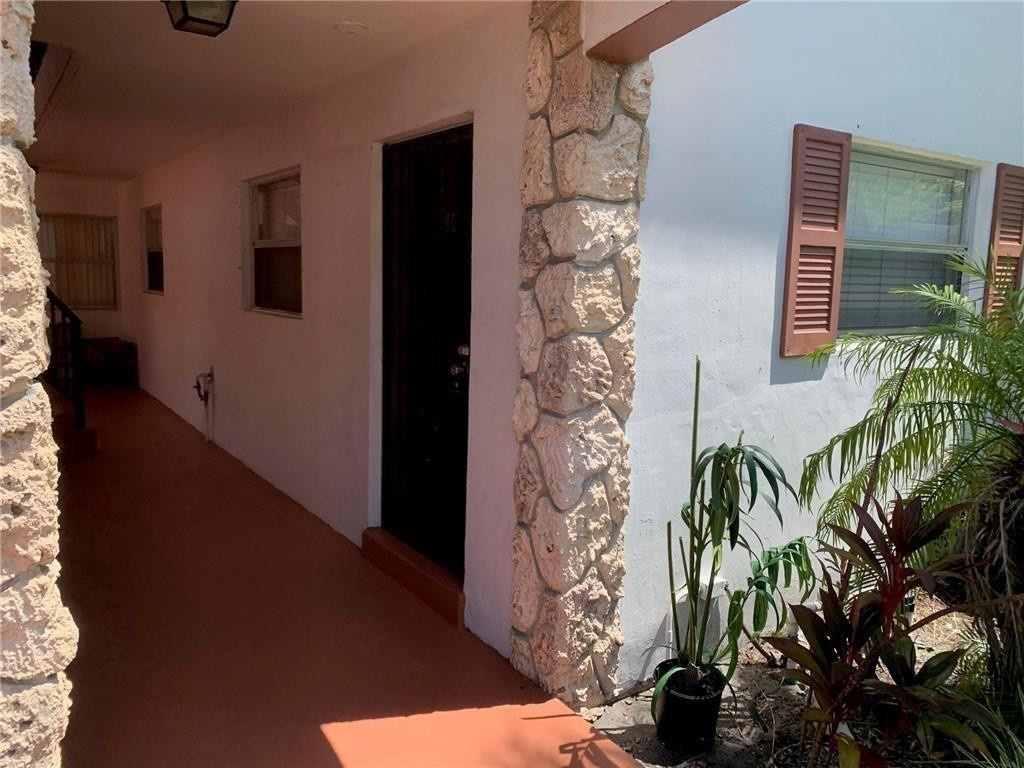 206 Southwest 1st Street, Unit J4 Pompano Beach, FL 33060 - Photo 2 of 11 Photo 2