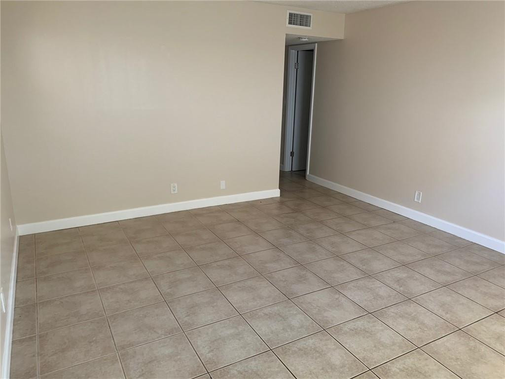 206 Southwest 1st Street, Unit J4 Pompano Beach, FL 33060 - Photo 3 of 11 Photo 3