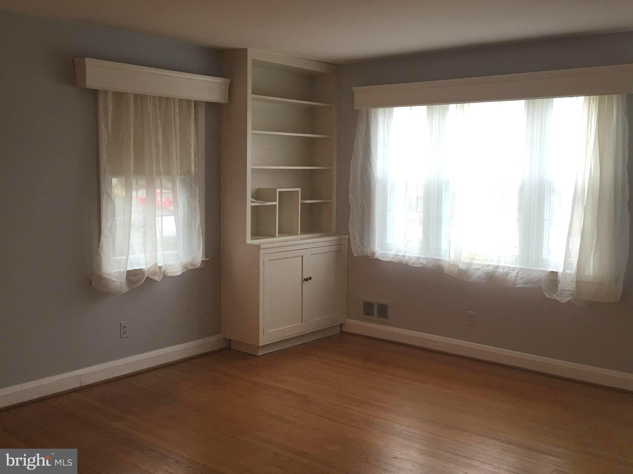 345 Old Trail Baltimore, MD 21212 - Photo 3 of 21 Living Room