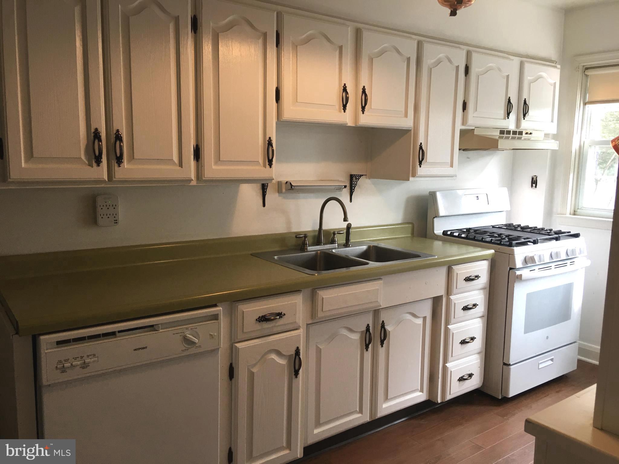 345 Old Trail Baltimore, MD 21212 - Photo 7 of 21 Kitchen