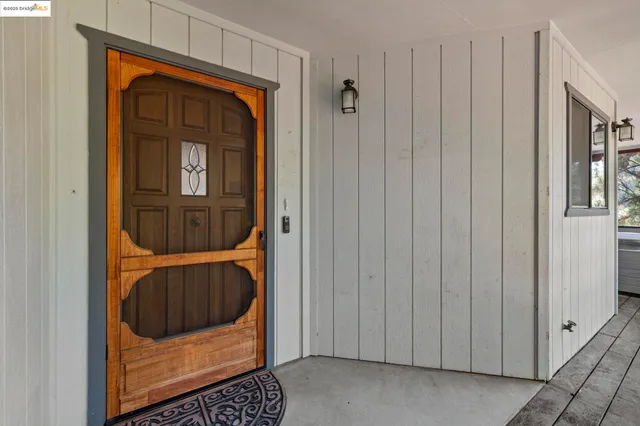 a view of walk in closet