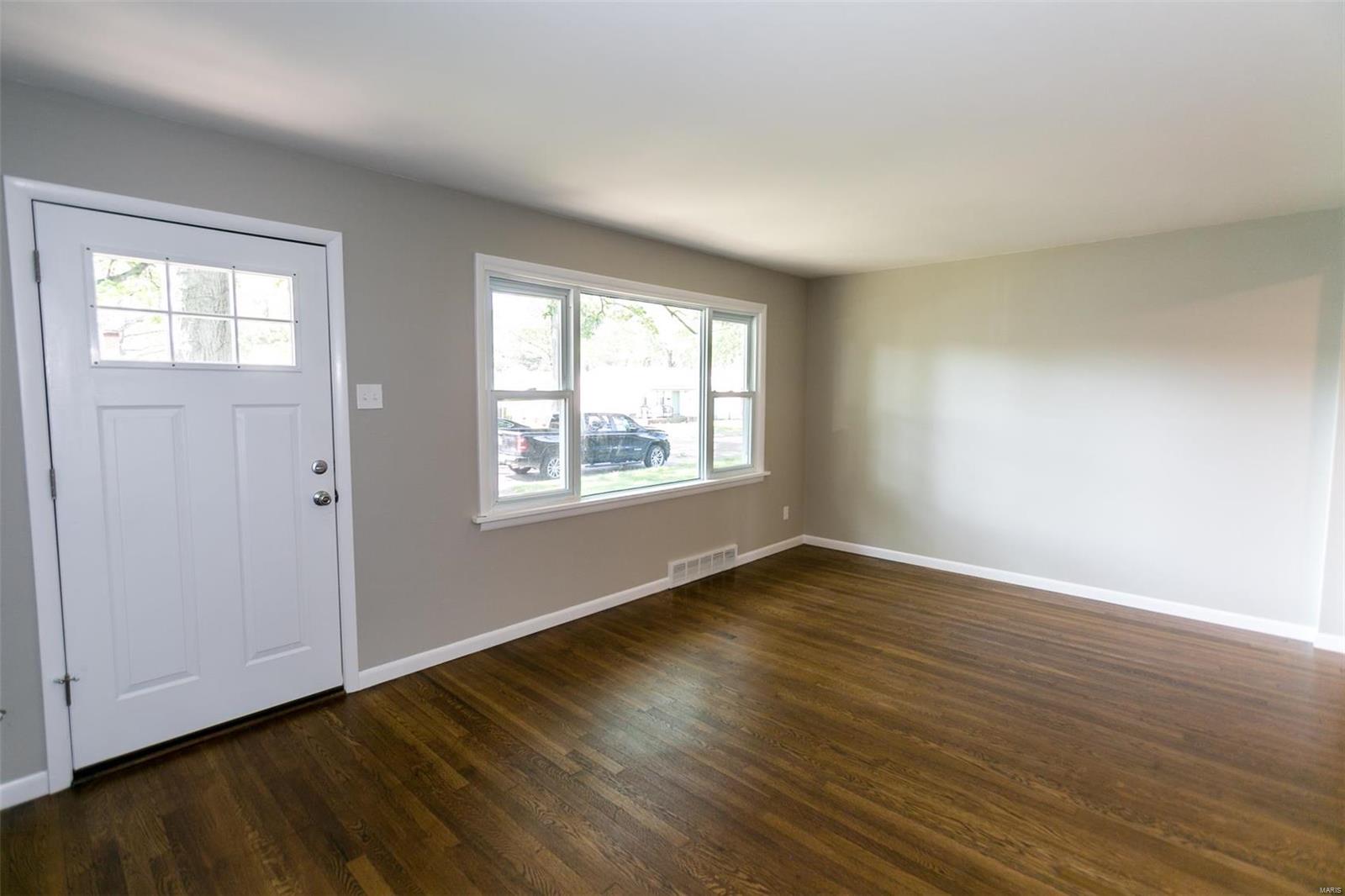 7805 Decatur Drive St. Louis, MO 63123 - Photo 5 of 25 Gallery Image 5