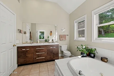 $1,895,000 | 39 Glenville Street, Greenwich, CT 06831