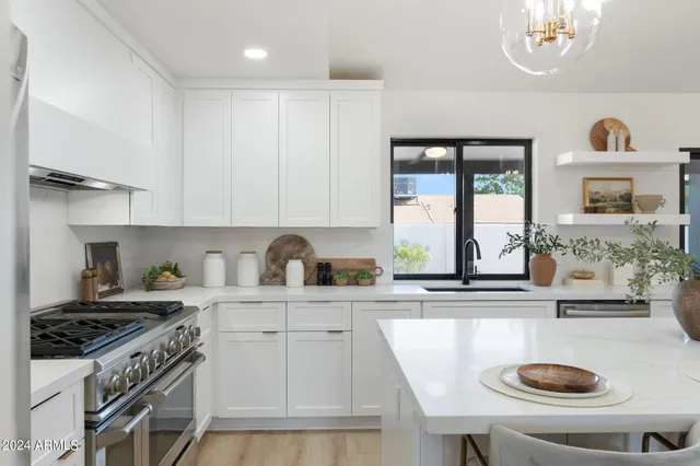 $1,499,000 | 1643 West Griswold Road, Phoenix, AZ 85021