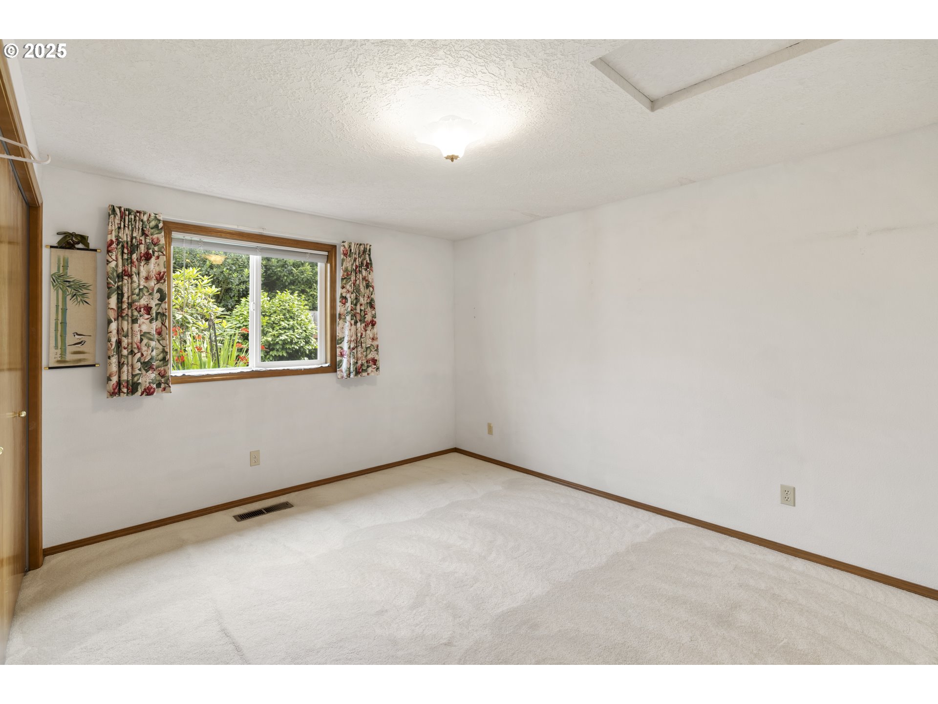 1609 Johnson Drive Newberg, OR 97132 - Photo 24 of 41 an empty room with windows