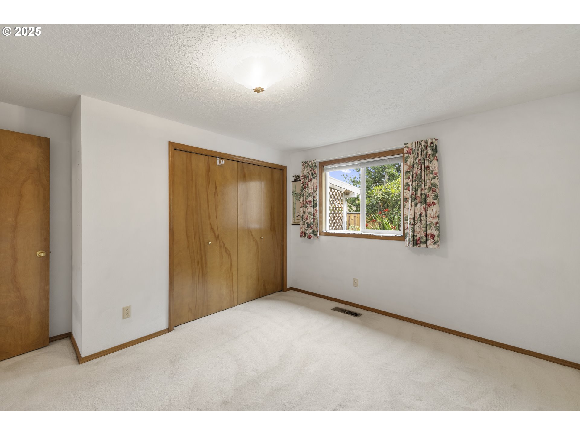 1609 Johnson Drive Newberg, OR 97132 - Photo 25 of 41 an empty room with windows