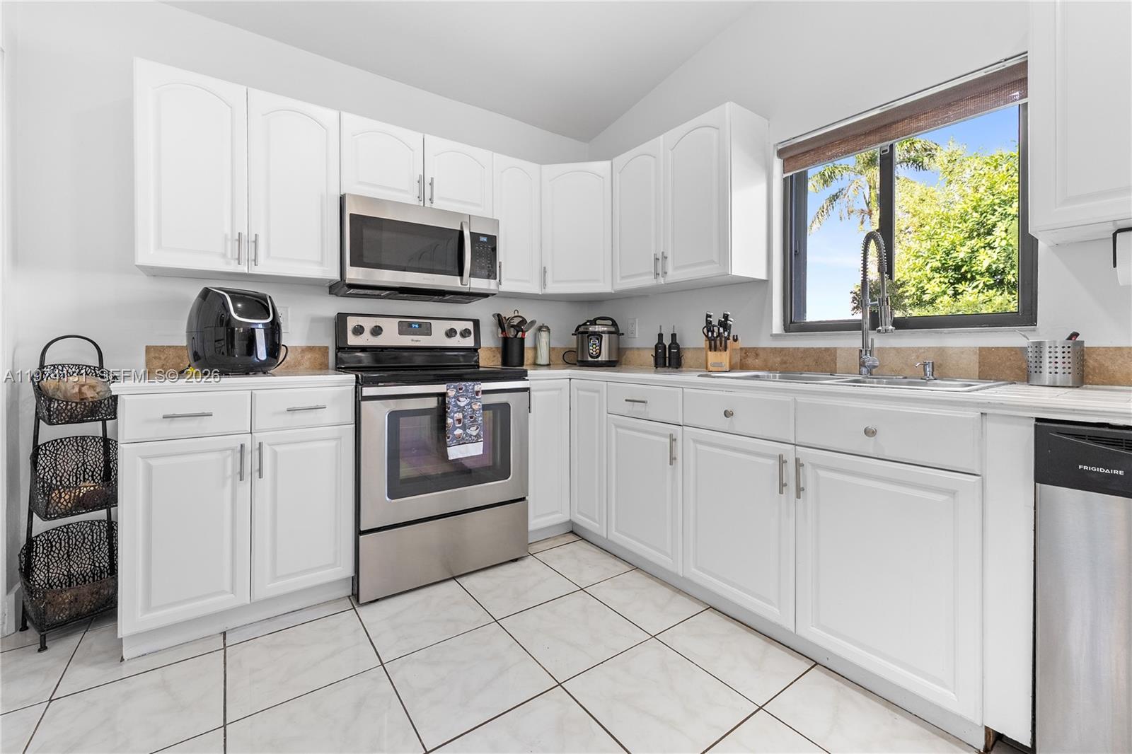 13648 Southwest 286th Terrace Homestead, FL 33033 - Photo 13 of 27