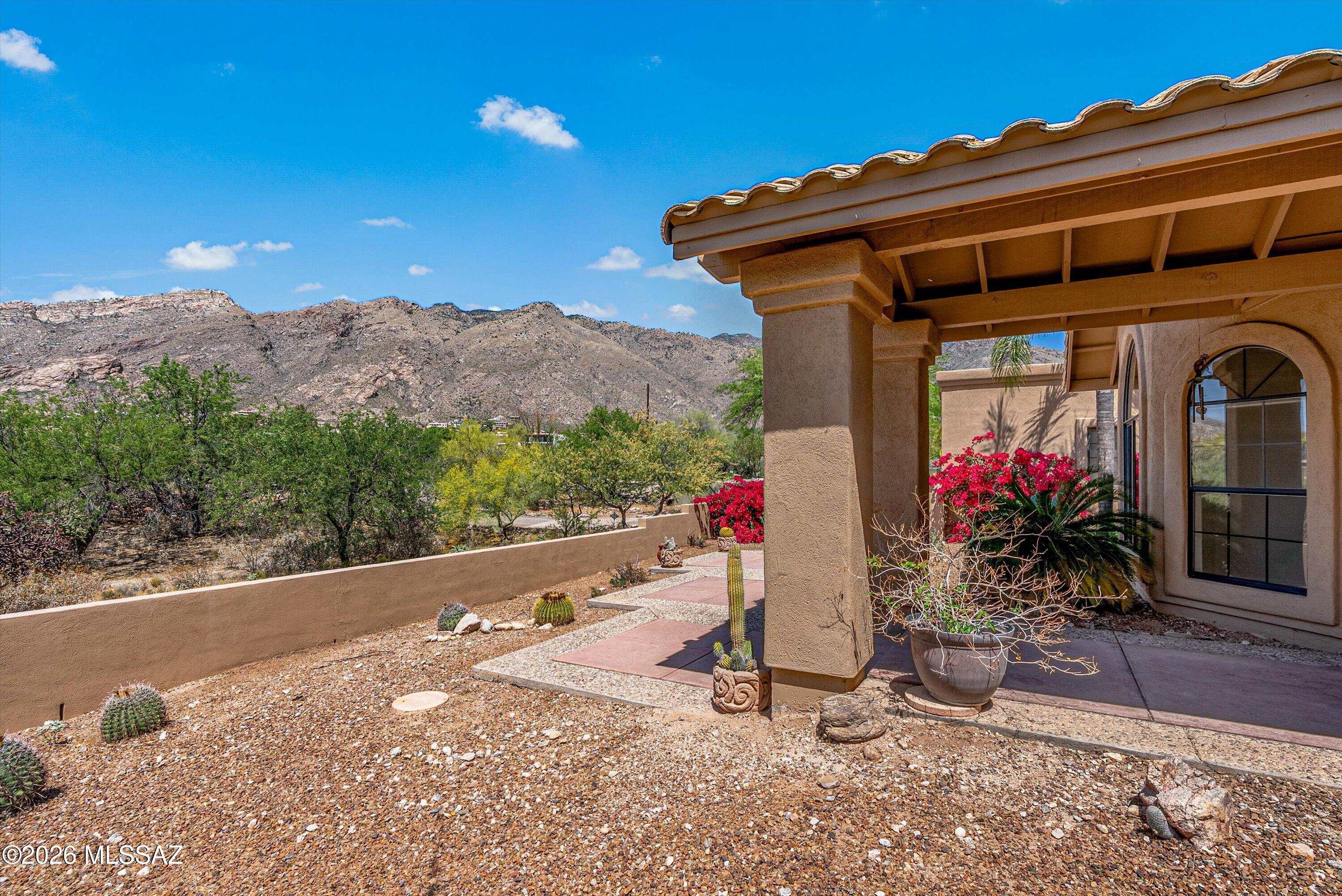 6340 North Valley View Road Tucson, AZ 85718 - Photo 5 of 44 Mountain view from the courtyard
