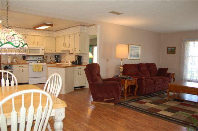 3397 School Road Temperance, MI 48182 - Photo 14 of 20 FAMILY RM AREA