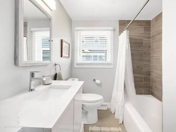 $3,850 | 822 North Waiola Avenue, La Grange Park, IL 60526