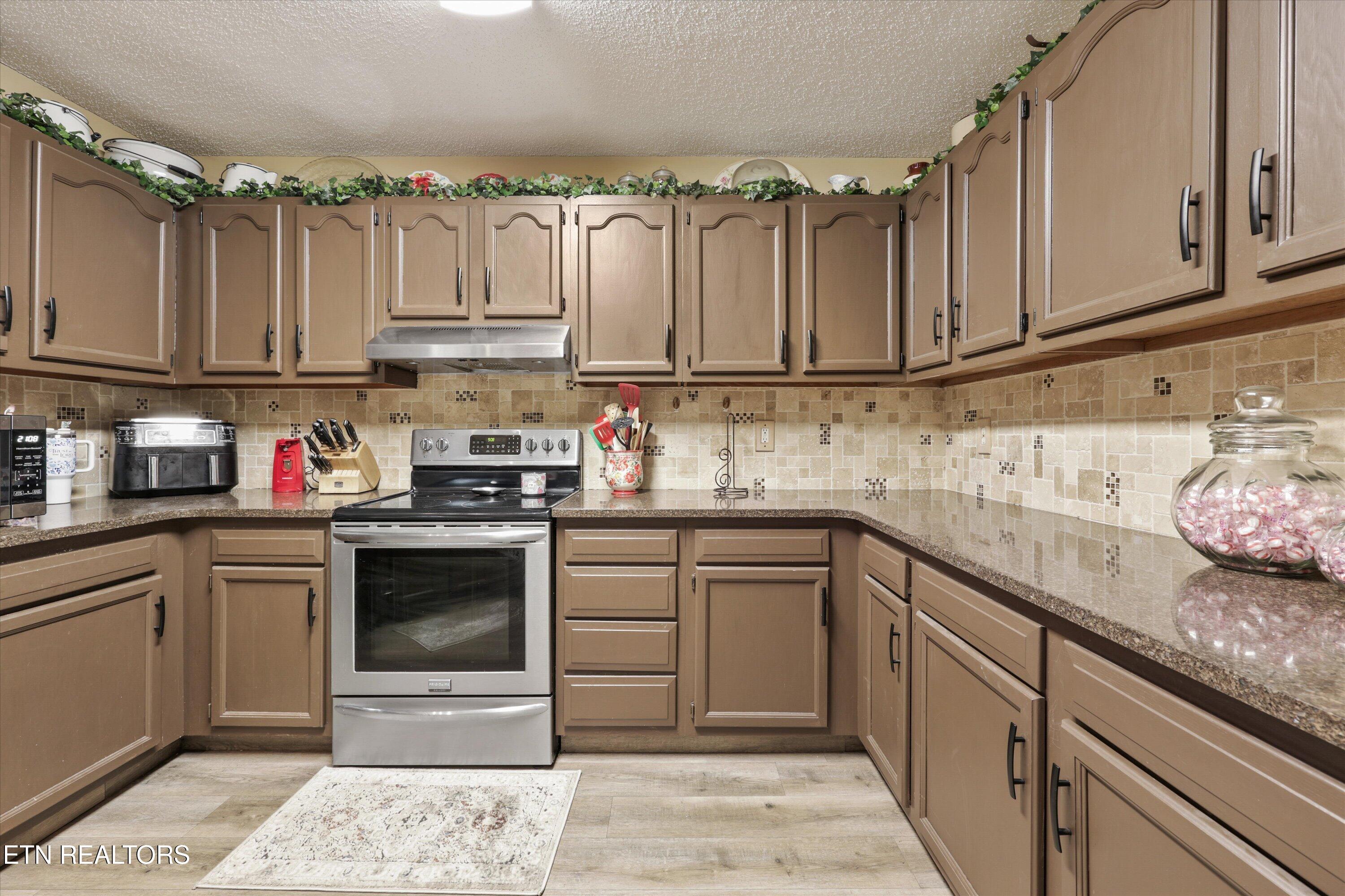 7605 Applecross Road Corryton, TN 37721 - Photo 14 of 26 14-7605 Applecross Rd11