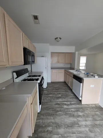 $240,000 | 1066 Four Seasons Boulevard, Aurora, IL 60504