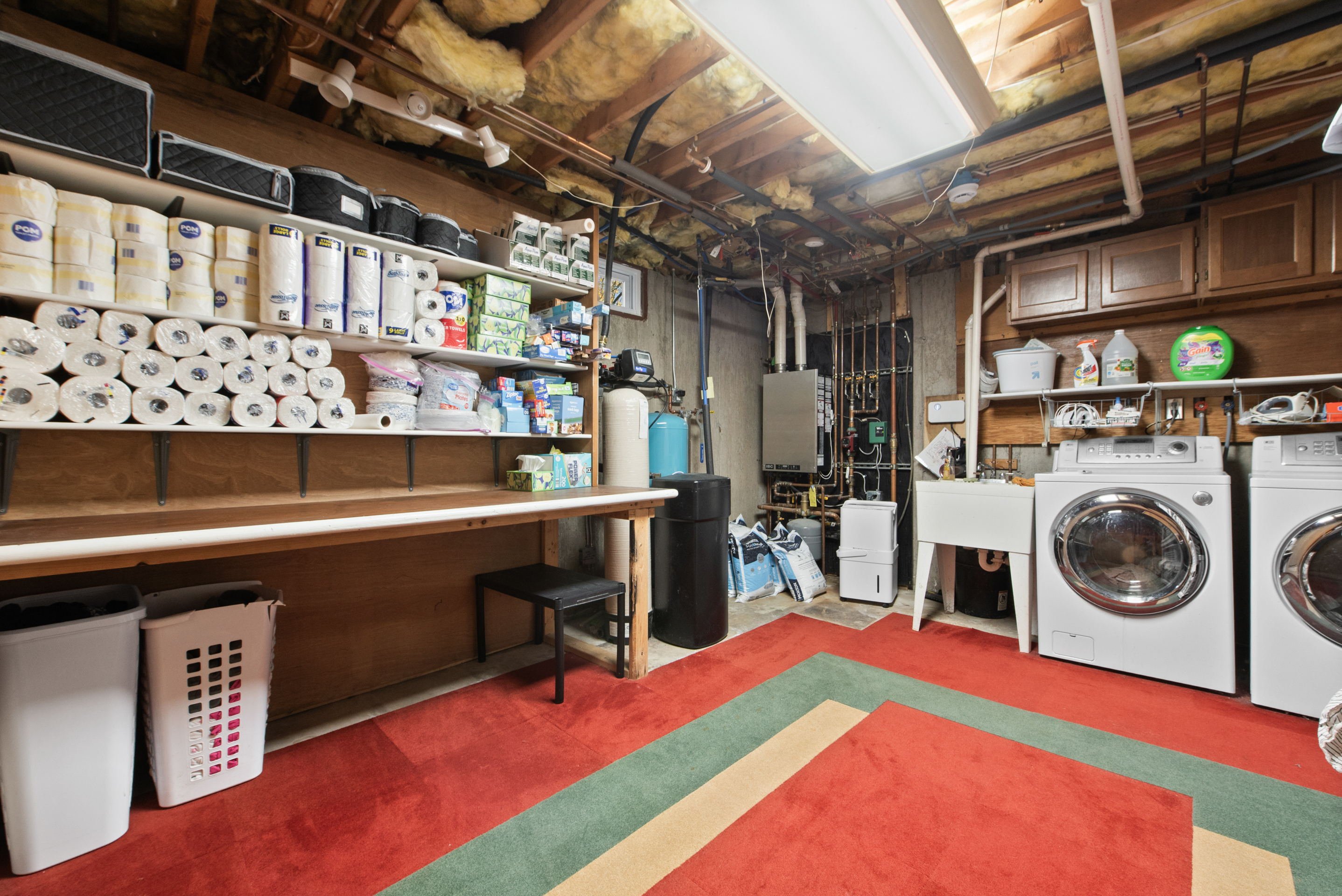 5 Race Track Hollow Middlefield, CT 06455 - Photo 36 of 40 a utility room with dryer washer and a rug