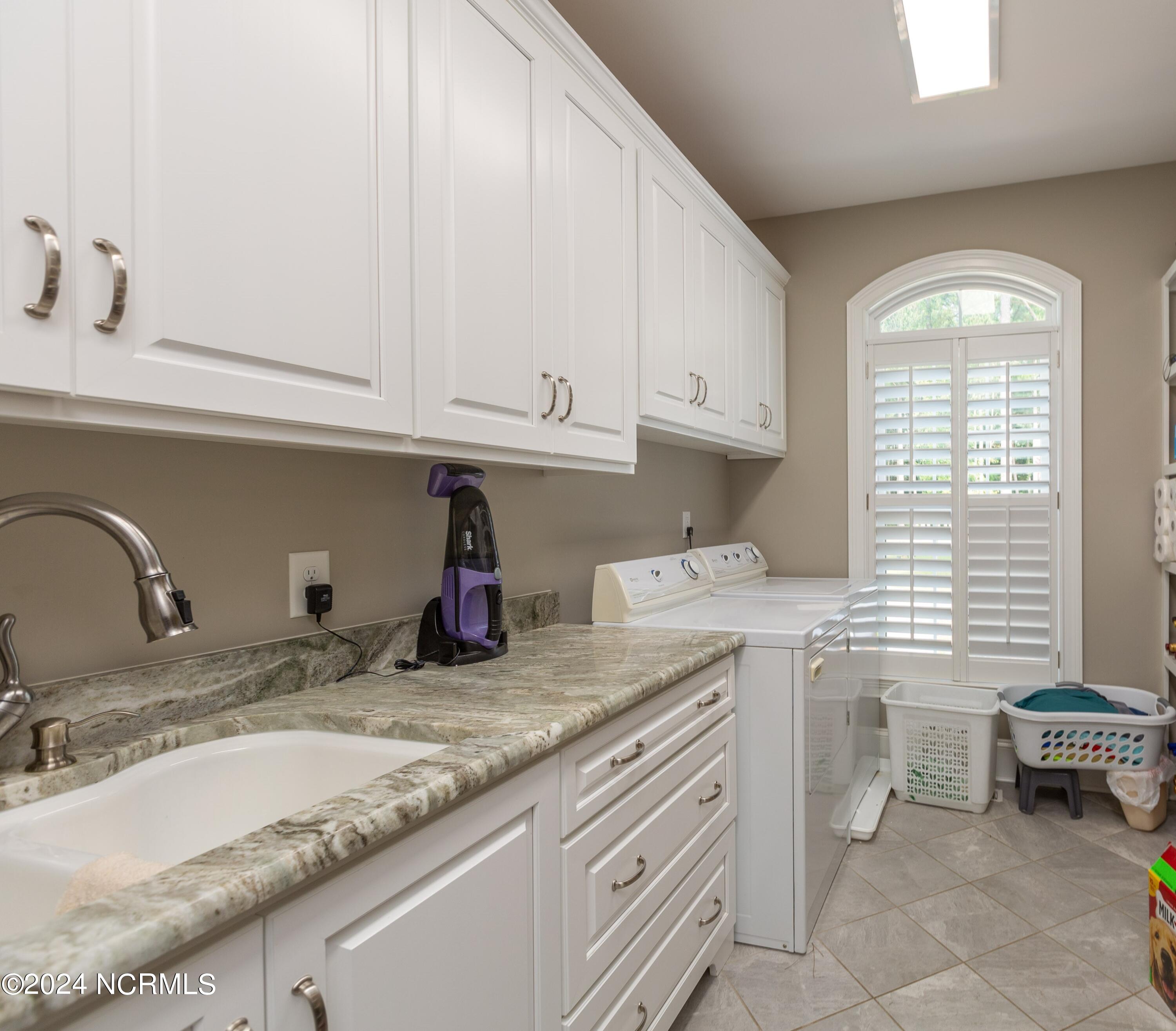 1408 Parker Memorial Road Clinton, NC 28328 - Photo 27 of 44 1408 Memorial Parker Drive laundry 3