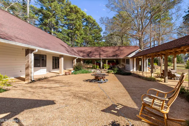 $685,000 | 102 Creekwood Drive, Flowood, MS 39232