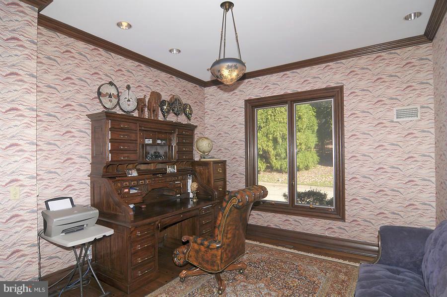 10008 Bentcross Drive Potomac, MD 20854 - Photo 13 of 26 Interior (General)