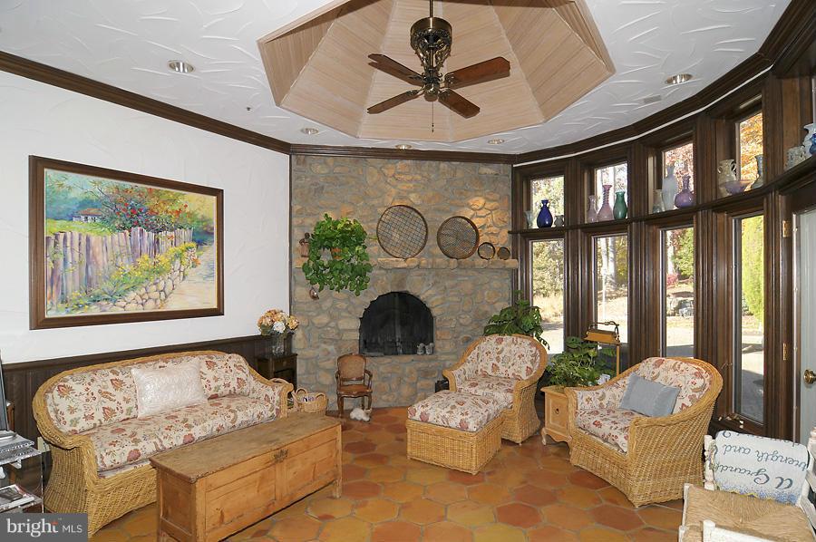 10008 Bentcross Drive Potomac, MD 20854 - Photo 14 of 26 Community