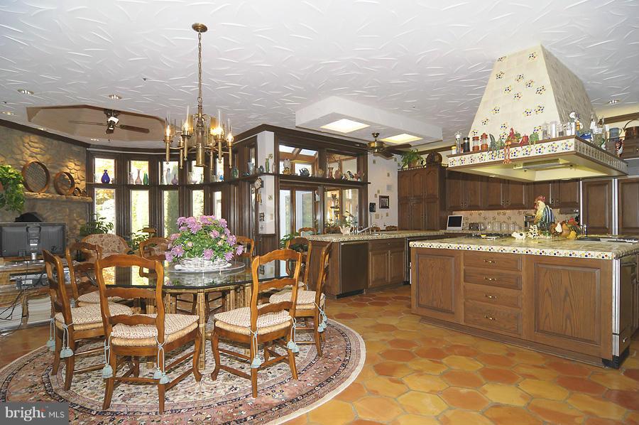 10008 Bentcross Drive Potomac, MD 20854 - Photo 16 of 26 Kitchen