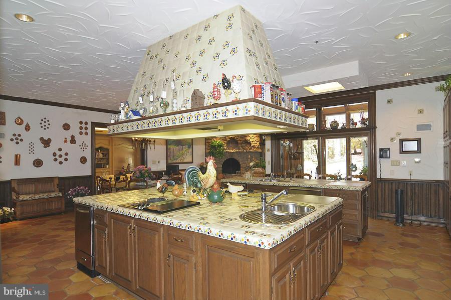 10008 Bentcross Drive Potomac, MD 20854 - Photo 17 of 26 Kitchen