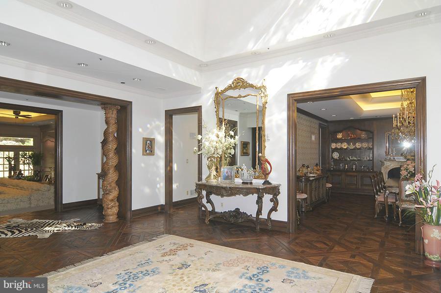 10008 Bentcross Drive Potomac, MD 20854 - Photo 3 of 26 Interior (General)