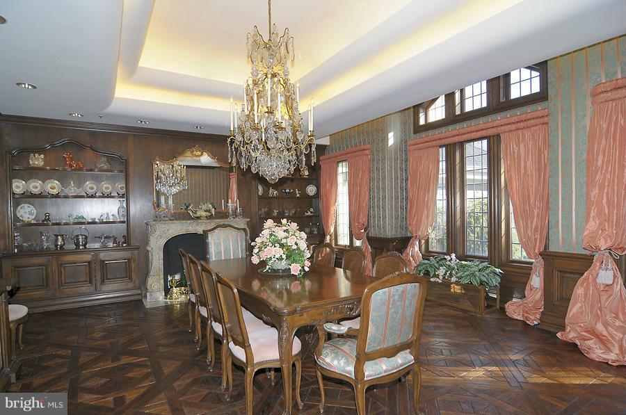10008 Bentcross Drive Potomac, MD 20854 - Photo 4 of 26 Dining Room