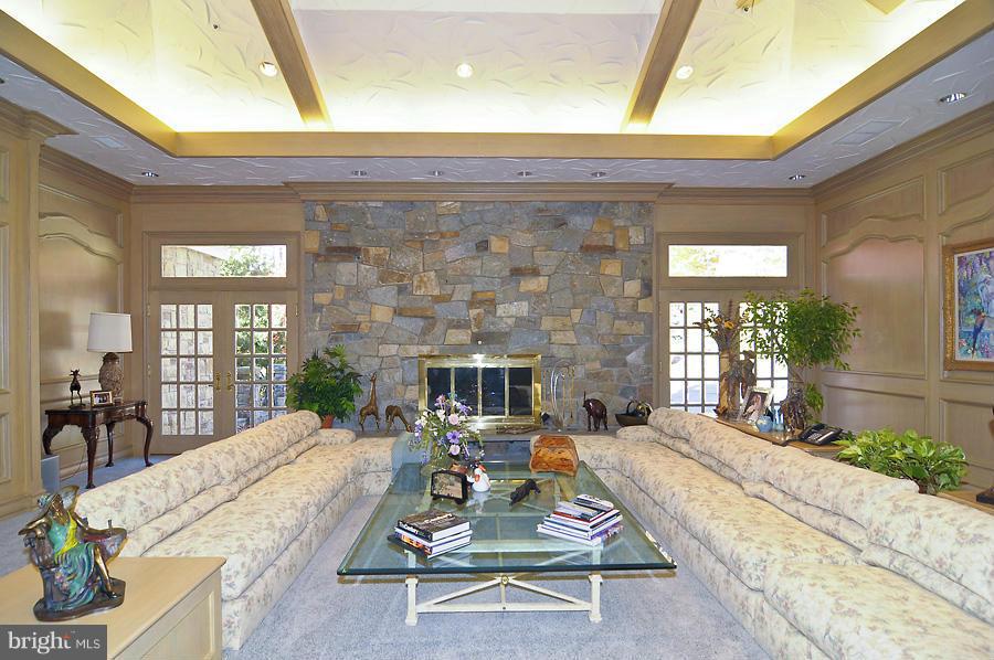 10008 Bentcross Drive Potomac, MD 20854 - Photo 6 of 26 Family Room