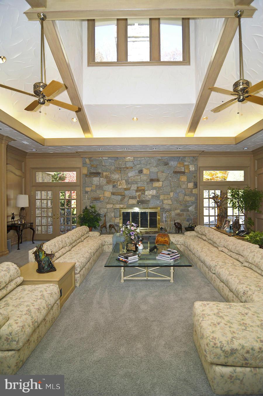 10008 Bentcross Drive Potomac, MD 20854 - Photo 7 of 26 Family Room