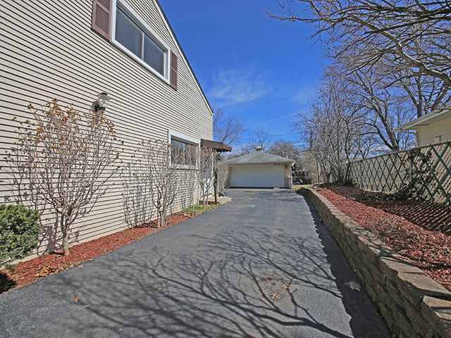 129 North Beverly Street Wheaton, IL 60187 - Photo 2 of 14