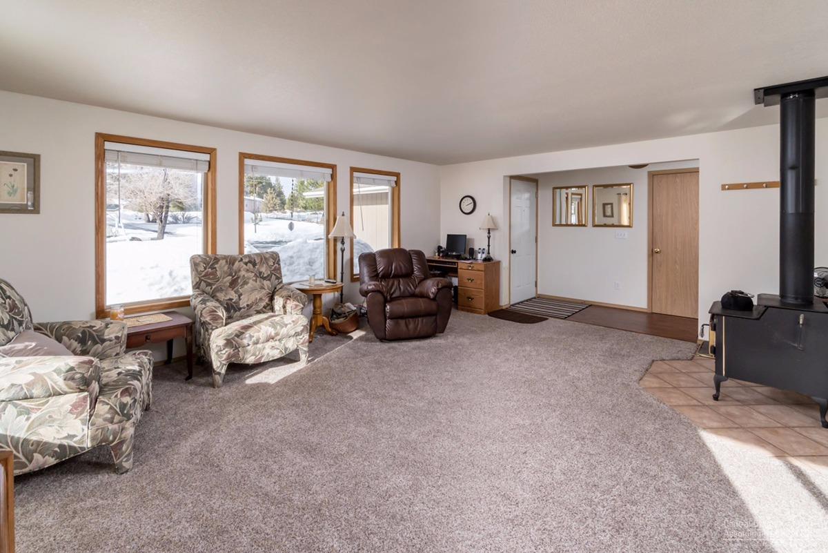 19633 Apache Road Bend, OR 97702 - Photo 4 of 22 Additional Photo