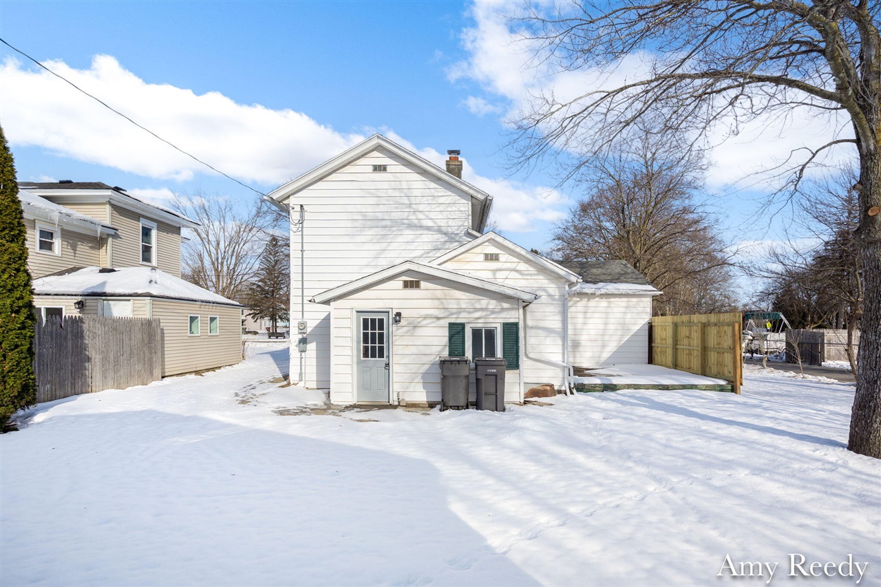 418 Elm Street Lowell, MI 49331 - Photo 5 of 33