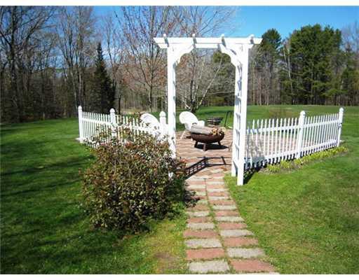 19 Hunter Road Freeport, ME 04032 - Photo 22 of 24 Yard/Garden.