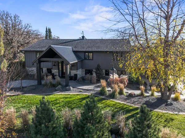 $1,500,000 | 503 24th Street Southwest, Austin, MN 55912
