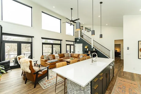 $1,500,000 | 503 24th Street Southwest, Austin, MN 55912
