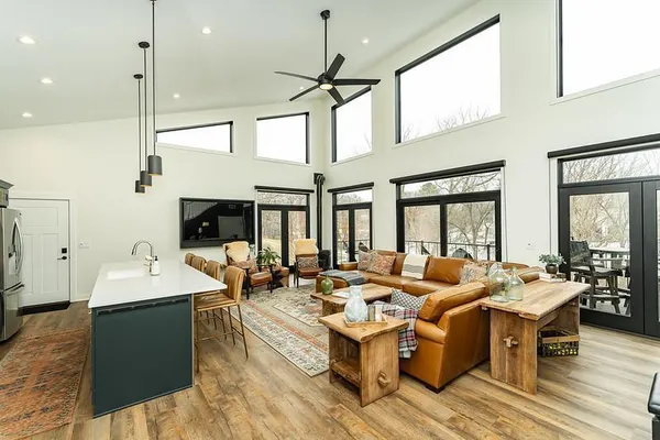 $1,500,000 | 503 24th Street Southwest, Austin, MN 55912