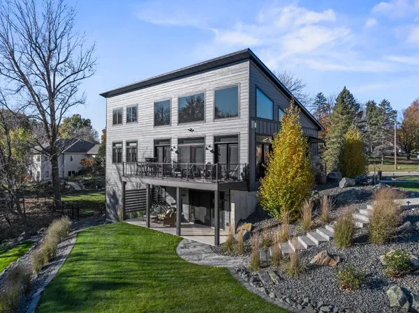 $1,500,000 | 503 24th Street Southwest, Austin, MN 55912