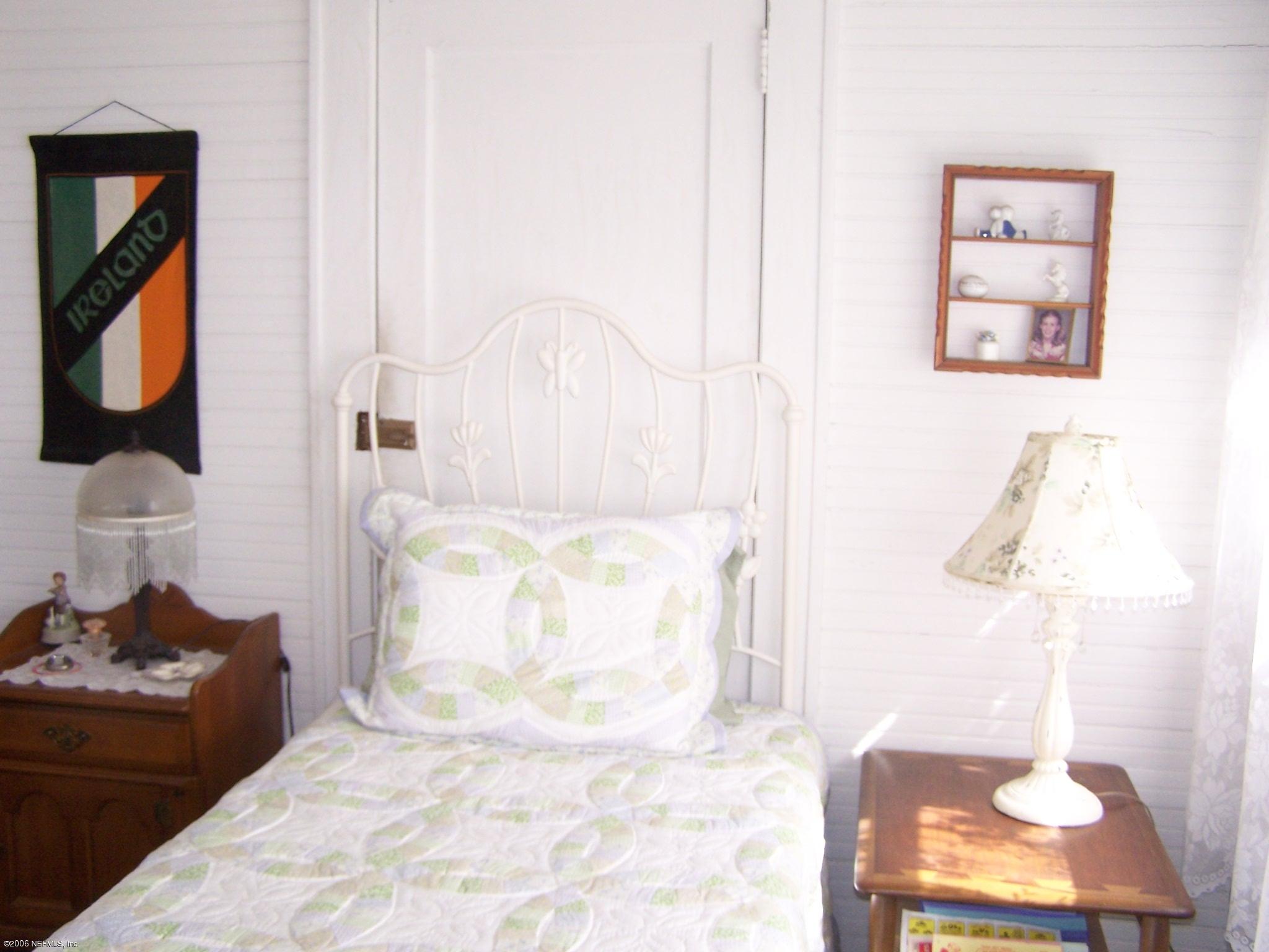 Sunroom-Guest room