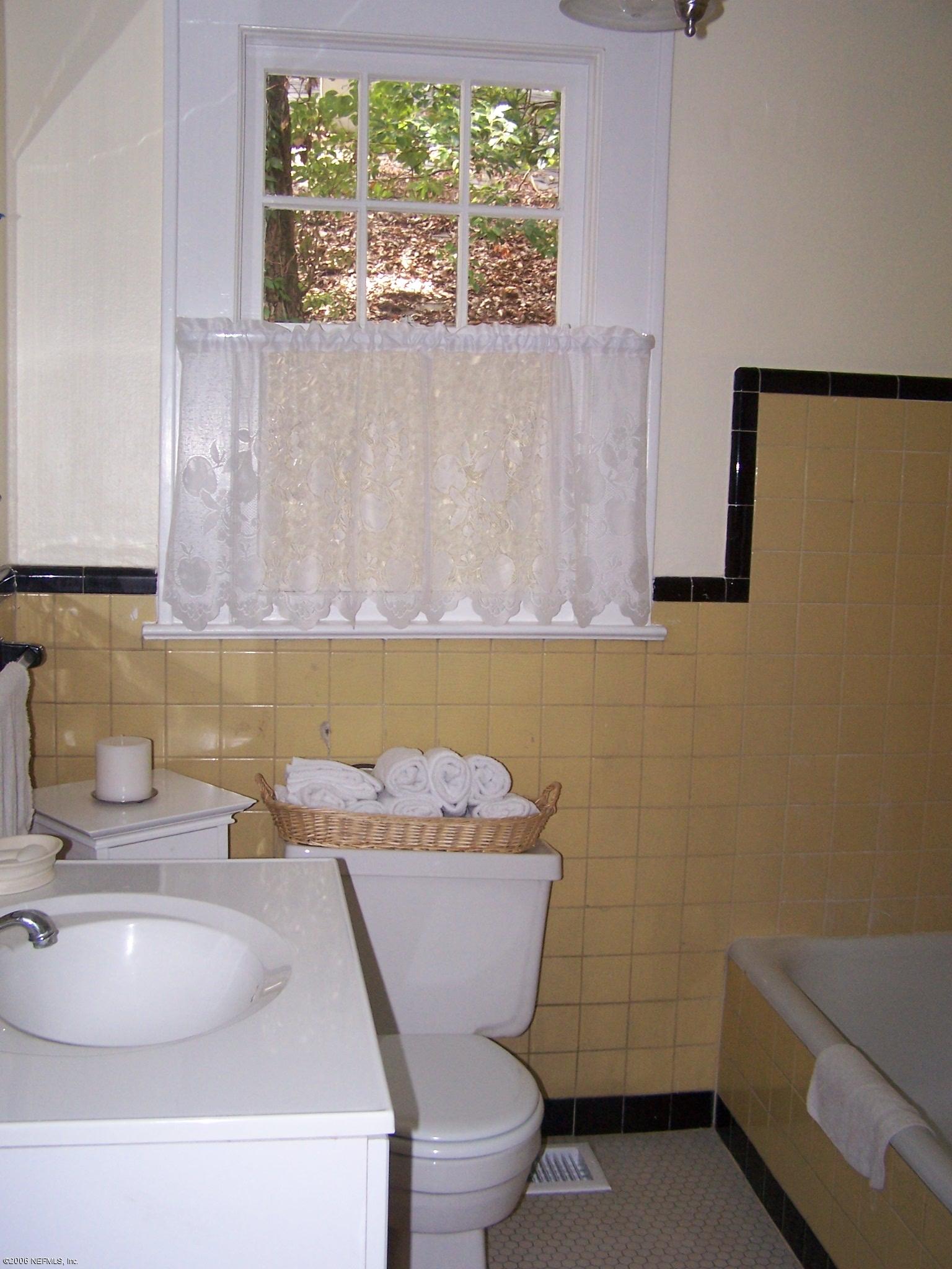 3618 Valencia Road Jacksonville, FL 32205 - Photo 9 of 19 Bathroom