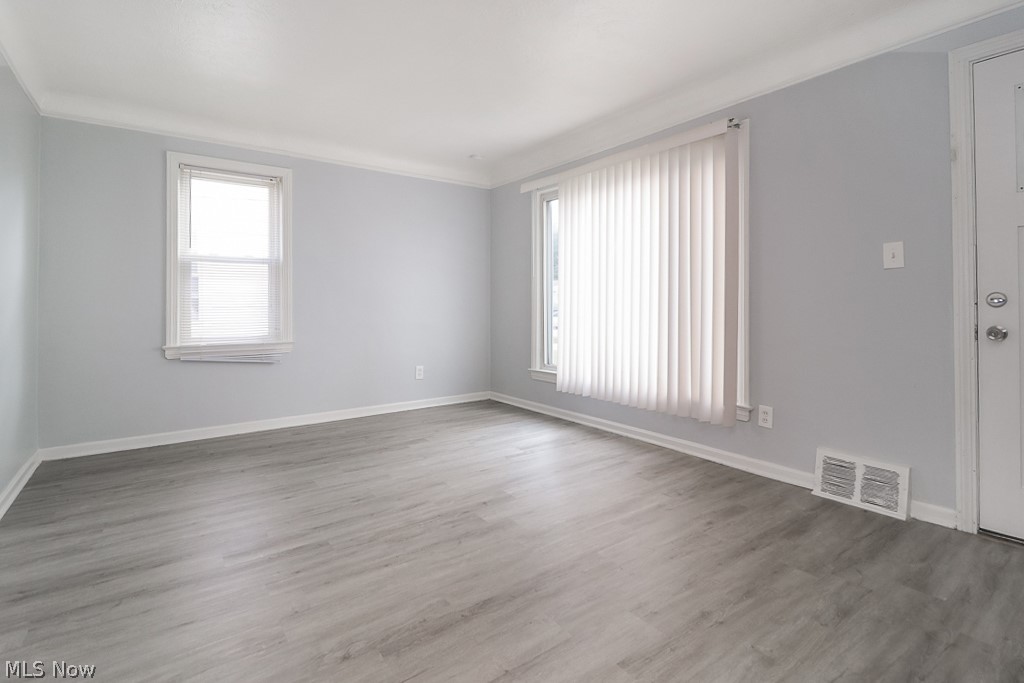 13727 Granger Road Cleveland, OH 44125 - Photo 5 of 35 living with with great natural lighting