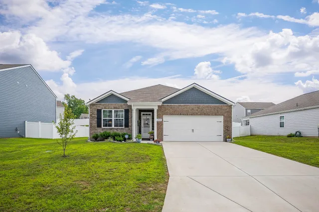 $318,000 | 155 Nunally Drive, Baxter, TN 38544
