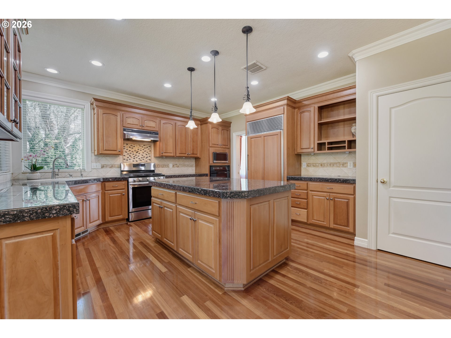 11075 Southwest Cabot Street Beaverton, OR 97005 - Photo 10 of 41